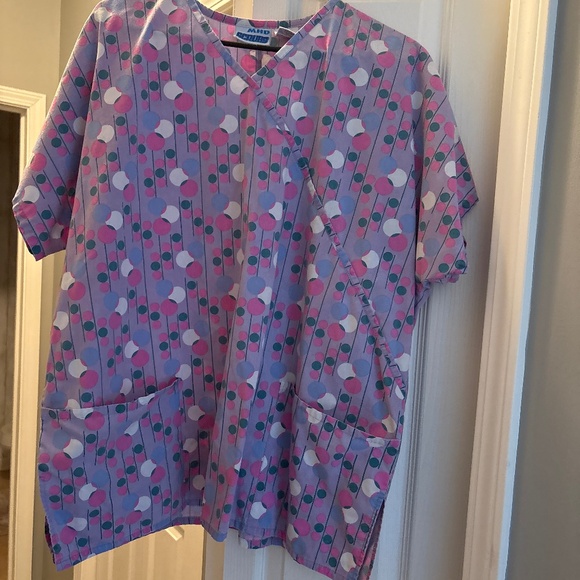 Scrub top - Picture 1 of 1